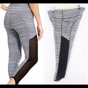 ATHLETA HIGH RISE JACQUARD CHATURANGA  CAPRI